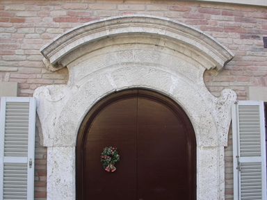 Palazzo in via C. Levi