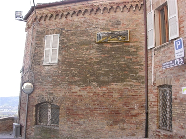 Palazzo in piazza dell'Aquila