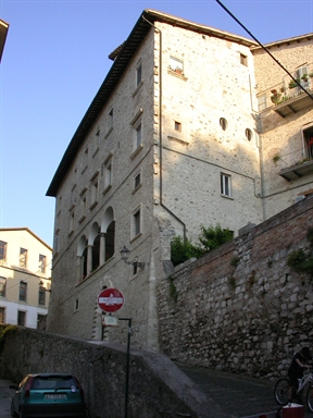 Palazzo signorile con loggiato