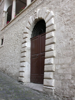 Palazzo signorile con loggiato