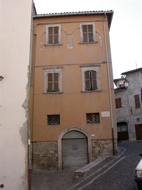 Palazzetto signorile con loggiato