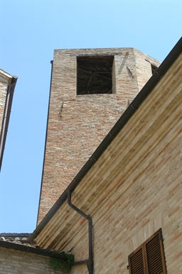 Torre campanaria del sec. XII