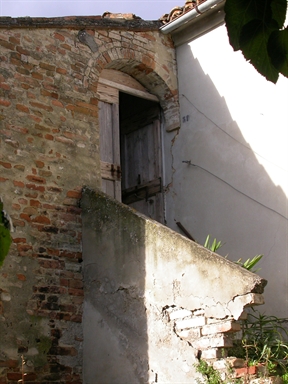 Casa rurale con torre colombaia