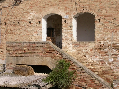 Casa colonica con scala esterna