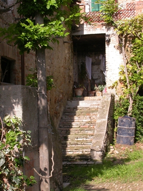 Casa colonica con scala esterna