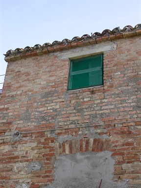 Casa colonica con scala esterna