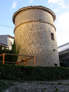 Casa colonica con torre colombaia