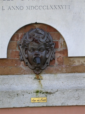 Fontana pubblica