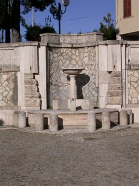 Fontana pubblica