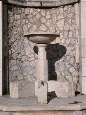 Fontana pubblica