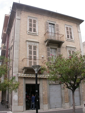 Palazzetto in Viale Moretti