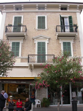 Casa a blocco in viale Moretti