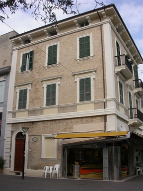 Casa a blocco in viale Moretti