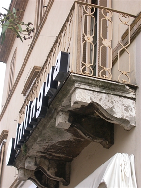 Palazzetto in Viale Moretti