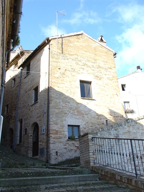 Casa con feritoia