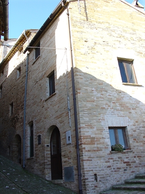 Casa con feritoia