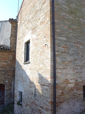 Casa con feritoia