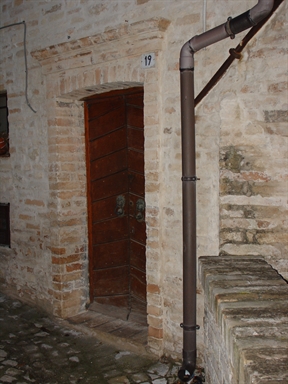 Casa edificata sulle Mura castellane