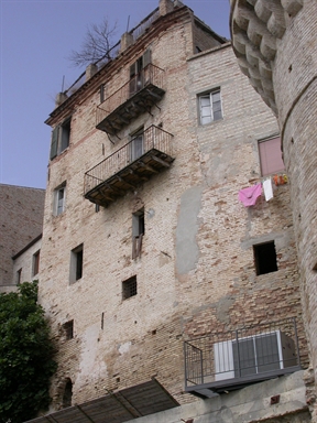 Casa in piazza Peretti