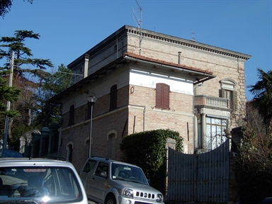 Casa del Custode di Villa Perogio