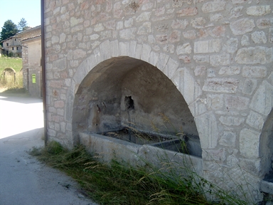 Casa padronale con lavatoio