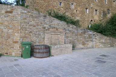 Fontana pubblica a Roccamaia