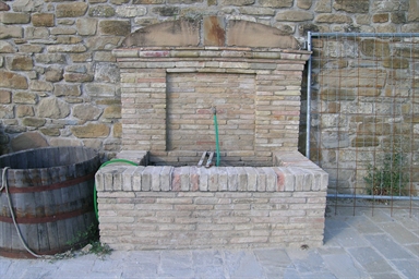 Fontana pubblica a Roccamaia