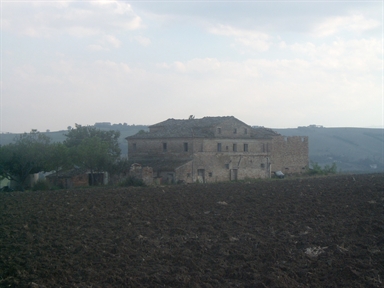 Casa colonica con scala esterna
