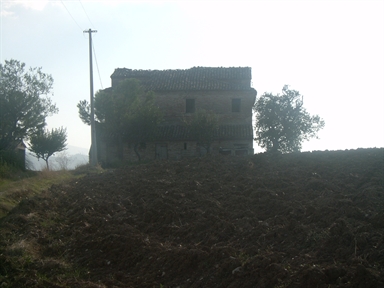 Casa colonica con scala esterna