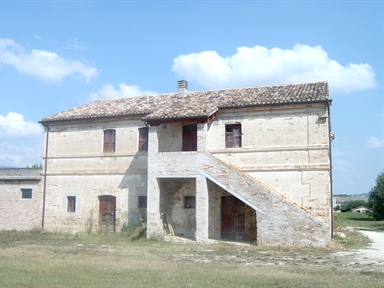 Casa colonica con scala esterna
