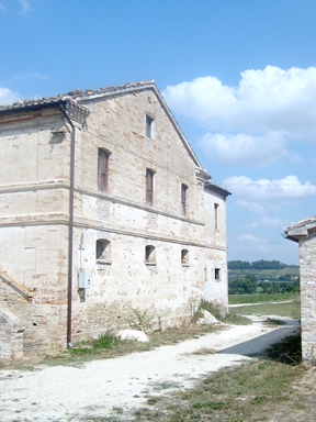 Casa colonica con scala esterna
