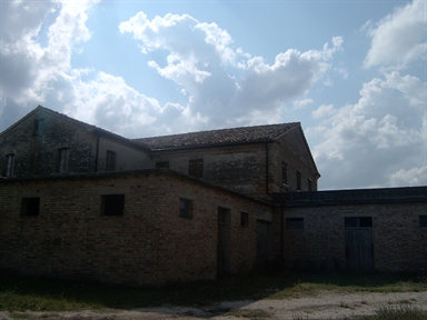 Casa colonica con scala esterna