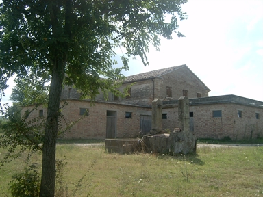 Casa colonica con scala esterna