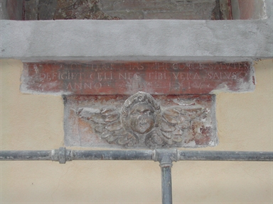 Casa a schiera con edicola