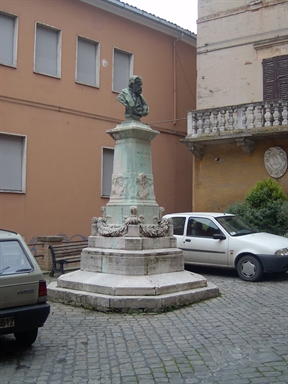 Monumento a Lauro Rossi