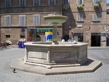 Fontana pubblica