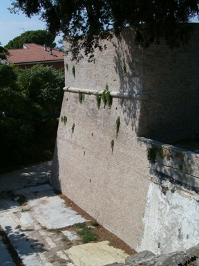 Casa sui ruderi dei bastioni medioevali