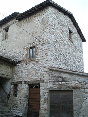 Casa colonica con scala esterna