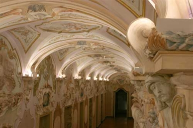 Veduta della Galleria in stile rococò di palazzo Pianetti