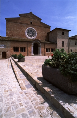 Veduta dell’abbazia cistercense di S. Maria di Chiaravalle di Fiastra
