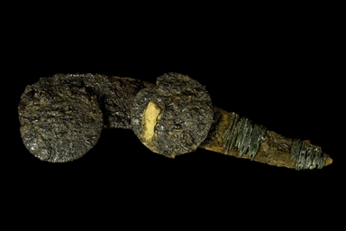 Pugnale rinvenuto durante gli scavi per il rinvenimento di necropoli e abitati piceni