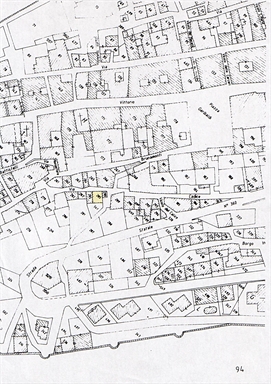 Casa a schiera con portale cinquecentesco