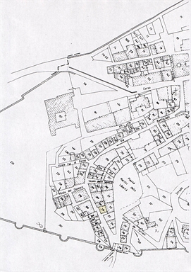 Casa a schiera con portale cinquecentesco