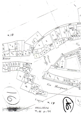 Palazzetto con portici in P.zza Tarsetti, 2