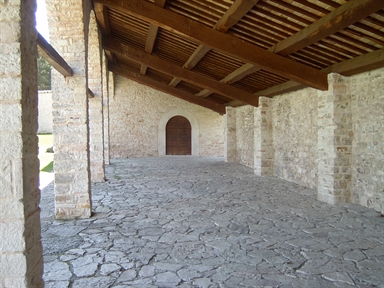 Portico di Macereto