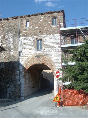 Porta del Castello di Isola