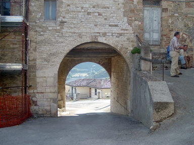 Porta del Castello di Isola