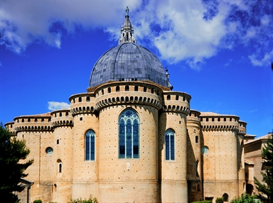 Veduta absidale della Basilica di Loreto