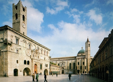 Veduta di Piazza del Popolo con il Palazzo dei Capitani del Popolo