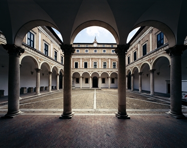 Cortile interno del Palazzo ducale coi Torricini, uno dei più interessanti esempi architettonici ed artistici dell